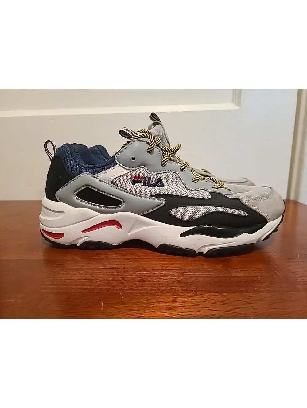 Fila Ray Tracer 5RM00532-051 Gray Casual Shoes Sneakers Size 8.5 Men's Good Cond - Picture 3 of 9